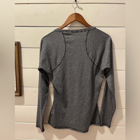 COLUMBIA Gray & black sweater size M - Picture 6 of 7